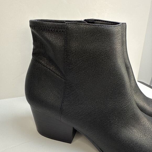 Calvin Klein Womens Narice Leather Pointed Toe Ankle Booties Shoe Black 9.5M NWB - Picture 2 of 10